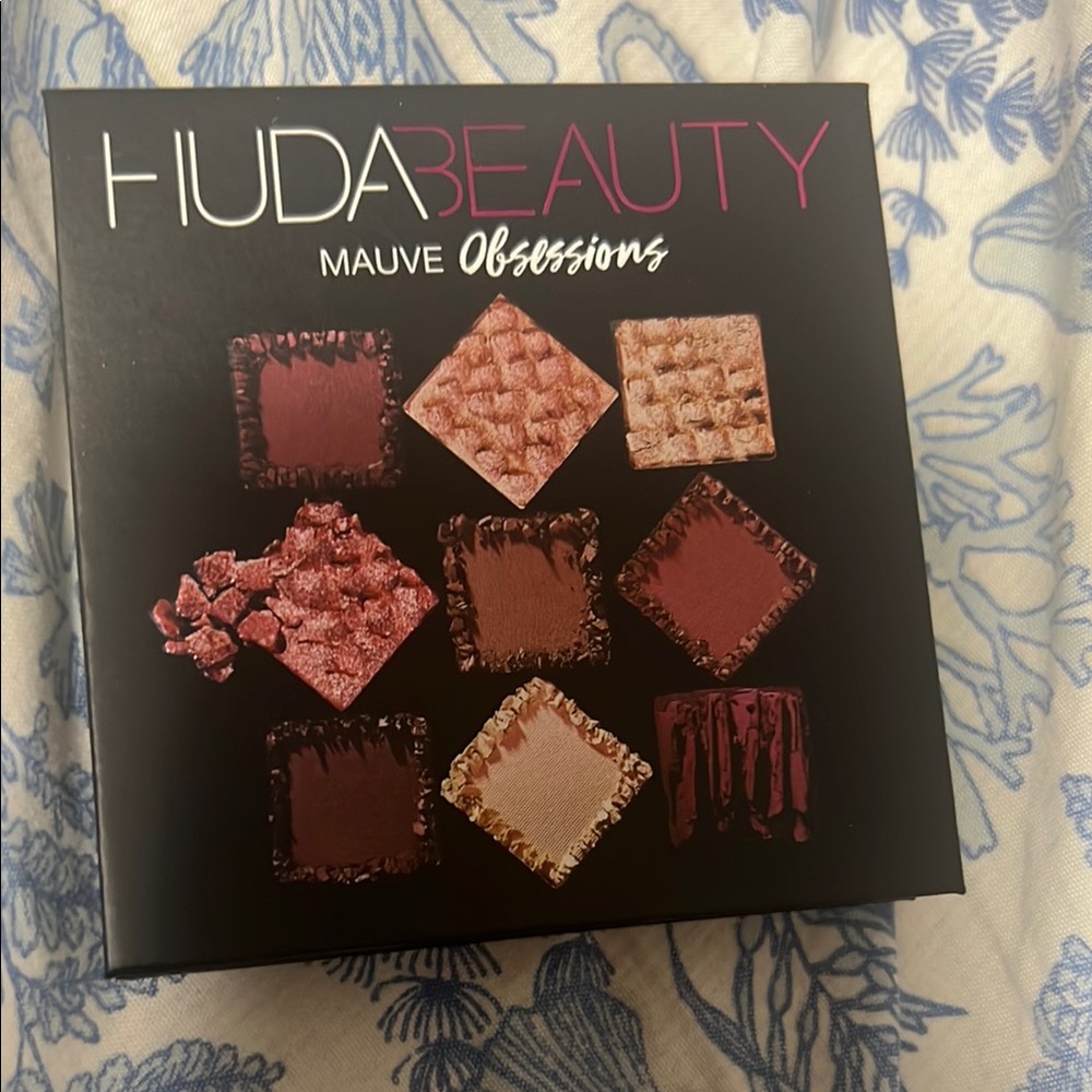 Huda Beauty Mauve Obsessions Eyeshadow Palette
